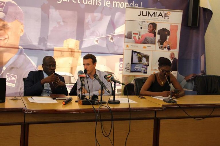 signature de contrat entre Jumia.sn et la Poste