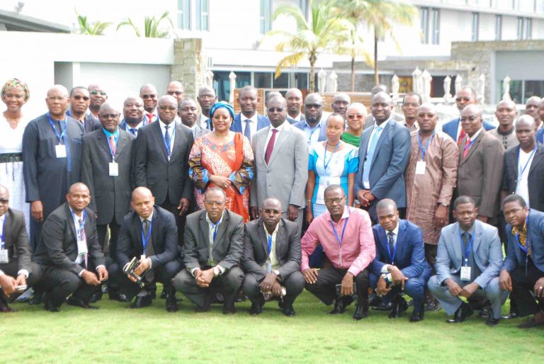 Photo de groupe de l'atelier d'évaluation de la mise en œuvre du Free Roaming en Afrique de l'Ouest