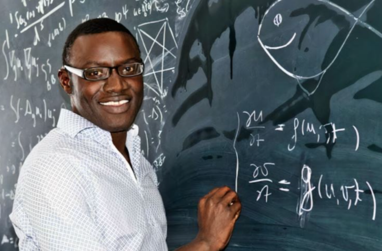 Mouhamed Moustapha Fall, Président de l'Institut Africain des Sciences Mathématiques (AIMS)- Sénégal, a remporté le prestigieux Prix Ramanujan 2022