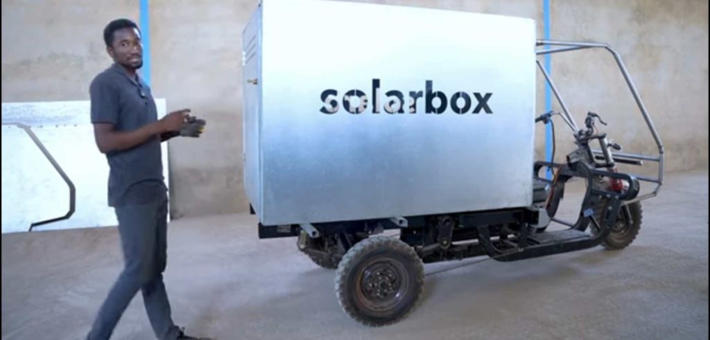 SOLARBOX – Des ingénieurs diplômés de DAUST inventent la première solution de mobilité écologique (électrique) en Afrique de l'ouest