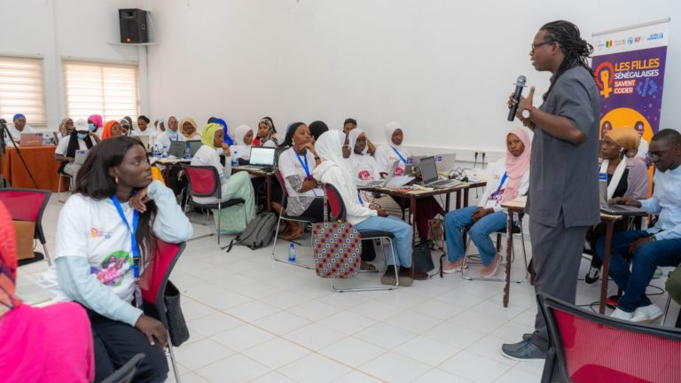 Camp de codage AGCCI - Les jeunes filles sénégalaises savent vraiment coder! On vous explique !