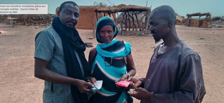 Les participants du programme partagent leurs expériences dans le village de Gakou, commune de Koréra-Koré. Crédit : Banque mondiale